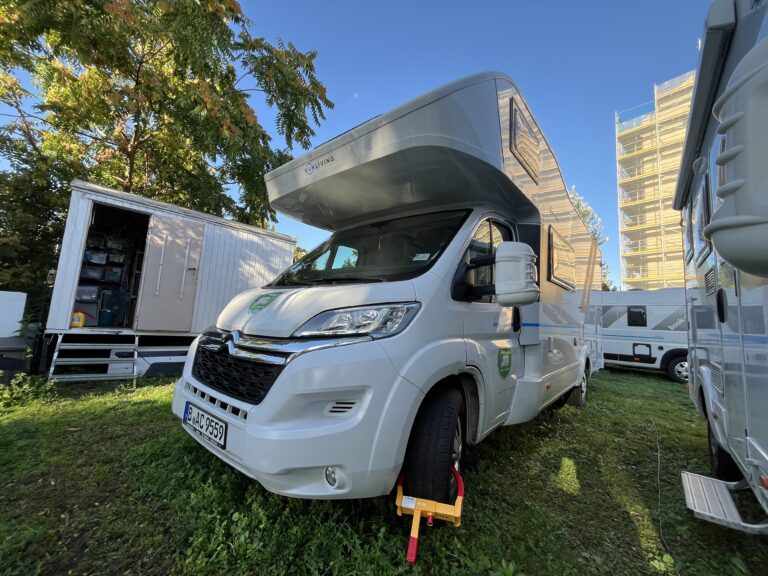 Foto Prenzlauer Berg-Winsviertel BAC9559 Fahrerseite vorne (Schaden)