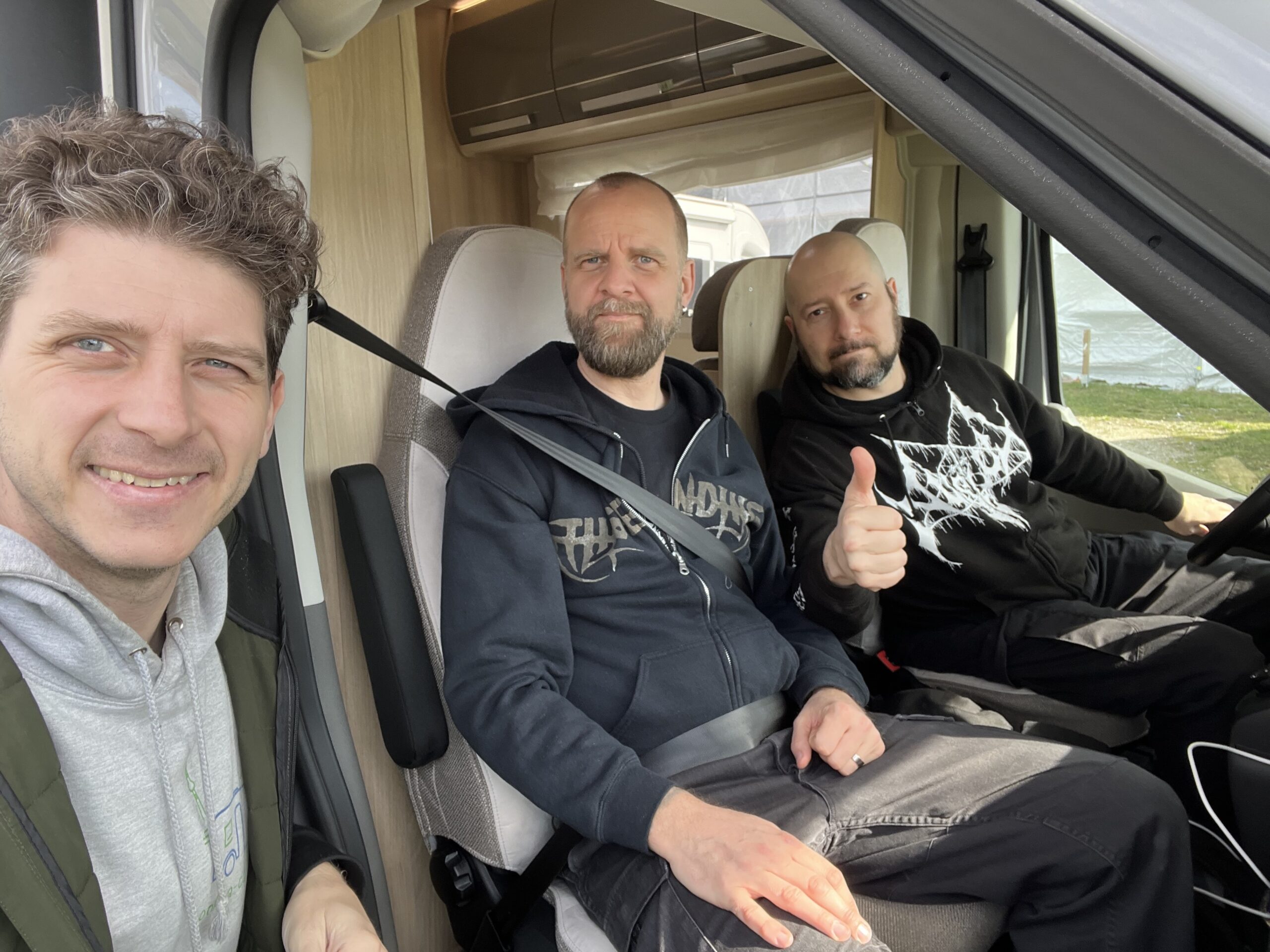 Band One Ending unterwegs auf Deutschland-Tour im WoMo von Book a Camper